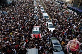 Artis Hong Kong menawarkan tato gratis bertemakan aksi protes