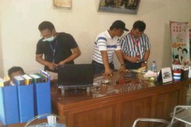 Polisi Singkawang Geledah Rumah Tersangka PPAN 2008