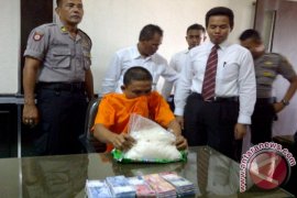 Polres Bireuen Sita 1 Kg Sabu dan Rp49,9 Juta