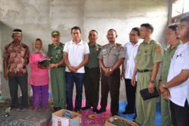 Sujinem Terima Dana Kemanusiaan Hasil Penggalangan