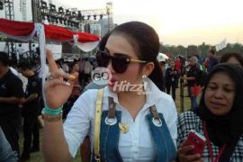 Syahrini: Moga Jokowi Bawa Indonesia Kian Cetar Membahana