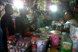 Polres Padang Panjang Razia Makanan Kaleng Tiruan