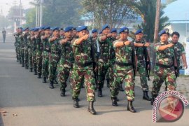 LATIHAN DEFILE JELANG HUT TNI