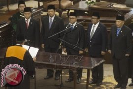 Ketua MA Lantik Pimpinan MPR 2014--2019