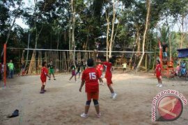 Warga Sidas Landak Gelar Olahraga Meriahkan Hari Pahlawan
