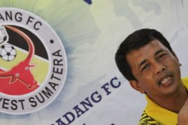 Jafri Sastra Tetap Latih Semen Padang