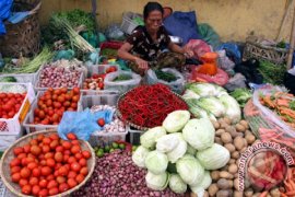 Legislator Imbau Pedagang Pangkalpinang Turunkan Harga Sembako