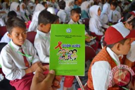 Terpopuler: 578 warga Lombok Tengah HIV, Kalender 2025 isi penanggalan Jawa hingga tarif paspor elektronik 2025 naik