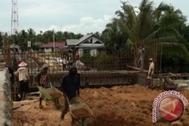 Proyek Jalan dan Jembatan Peniti Dalam Satu Segedong Molor 