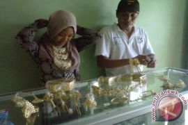 Perajin aksesori pengantin Bantul pasok tengkulak Yogyakarta 