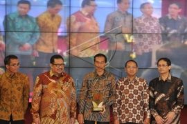 PRESIDEN DIANUGERAHI ANTARA ACHIEVEMENT AWARD Page 1 Small