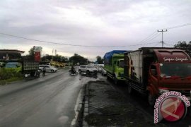 Jalan alternatif hindari kemacetan jalan lintas Sumatera
