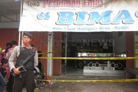 Rampok Gasak Toko Perhiasan Emas di Ponggok