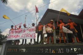 Unjuk Rasa Raperda RTRW