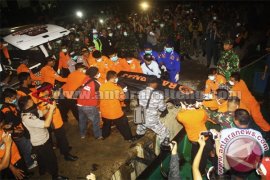 Basarnas: 60 Kapal Dikerahkan Mencari Puing AirAsia 