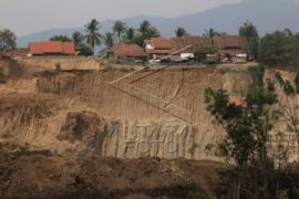 Alat Berat Dilarang Tambang Pasir di Merapi