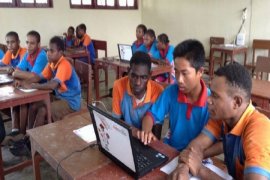 Telkomsel dorong anak Papua "melek" internet