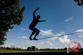 Olahraga ekstrem "slackline" rambah kawula muda