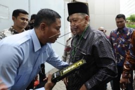 Hamzah Haz Besuk Fuad Amin di Tahanan