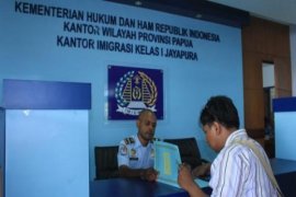 Imigrasi Jayapura deportasi seorang warga Australia