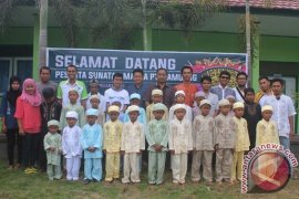 Pasangan Amar dzikir bersama karyawan PT Mamuang 