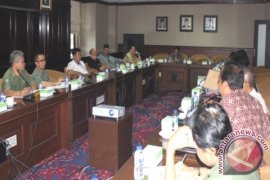 Cari Solusi Persoalan PT Kertas Nusantara