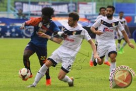 Mitra Kukar Takluk 2-5 dari Arema