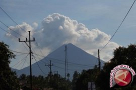 Gunung Soputan Meletus