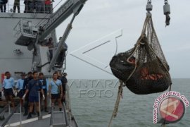 Evakuasi 4 Jenazah Korban AirAsia