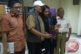 Noorca M. Massardi kembali luncurkan novel bareng istri