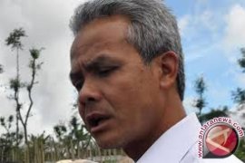 KPK periksa Ganjar Pranomo dan Olly Dondokambey
