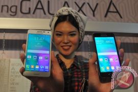 Samsung Luncurkan Dua Ponsel Unibody Berbahan Metal
