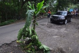 Kerusakan Jalinsum Lampung Makin Rusak