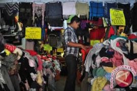 Pedagang Di Palu Masih Jual Pakaian Bekas 