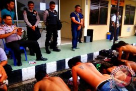 Polresta jakarta pusat tangkap 145 preman