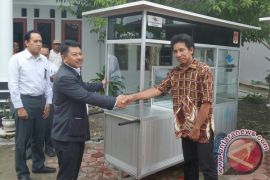 PT Pelindo Kucurkan 30 Gerobak Untuk PKL