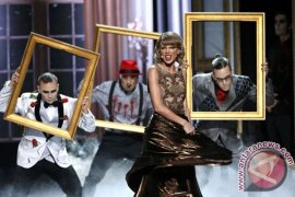Album Taylor Swift "1989" Bertahan di Puncak Billboard