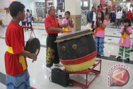 Musik pengiring atraksi Barongsai Page 1 Small