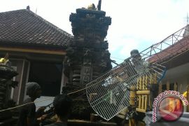 Antena PN Denpasar Roboh Timpa "Padmasana"