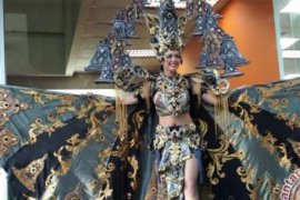 Trik Elvira Devinamira Menjalin Pertemanan Di Miss Universe