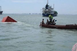 Kapal Patroli TNI AL Bertabrakan Dengan KM Madani Akibat Gelombang Tinggi