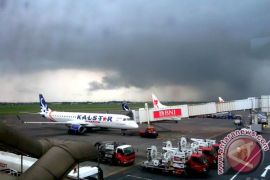 Angin kencang menerjang, 15 penerbangan delay di Bandara Juanda