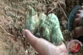 Batu Alam Temuan Masyarakat Tanah Laut Diuji 