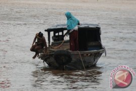 Penyelam tradisional mencari "harta karun"