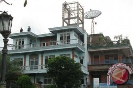 Tower Di Atas Ruko Langgar Aturan Dibongkar