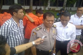 Polresta Bekasi Tangkap Dua Perampok Taksi Express