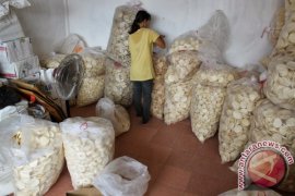 Istri Nelayan Akan Dilatih Produksi Kemplang Ikan