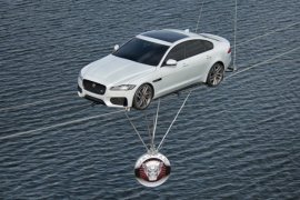 Cara Unik Memperkenalkan Mobil Mewah