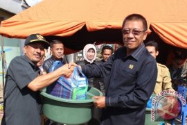 Fraksi Demokrat Bantu Paket Sembako Korban Kebakaran 