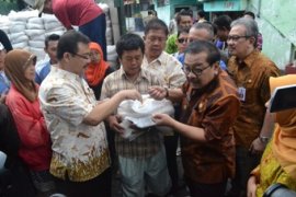 Bulog Madiun Awasi Pelaksanaan Operasi Pasar BOA